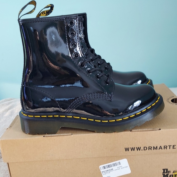 Dr. Martens Black Patent Leather Lace-Up Ankle Boots Women's Size 6 Brand New - Picture 12 of 16